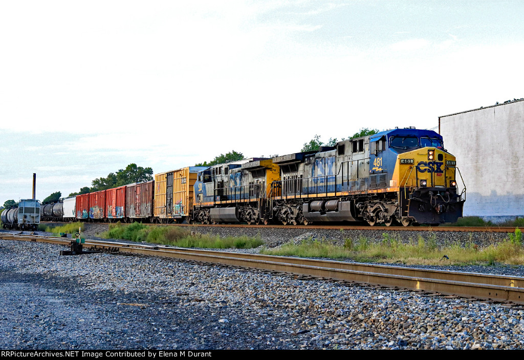 CSX 481 on M-433